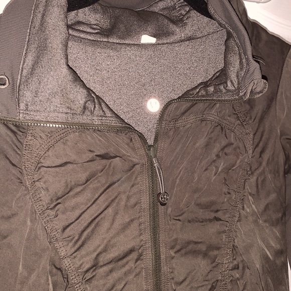 Lululemon Run Jacket Dark Green Zip up sweater lined with a soft fabric - Picture 5 of 5
